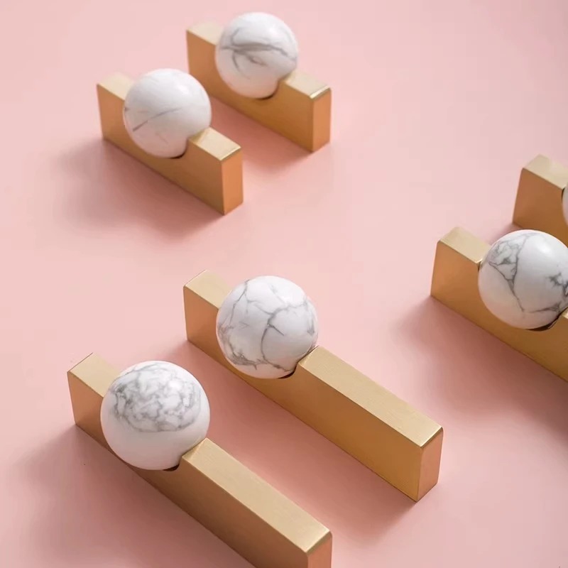 Weiße Kristallkugel + Messing- – Furniture Hardware Drop Pulls Bewertung und Preis
